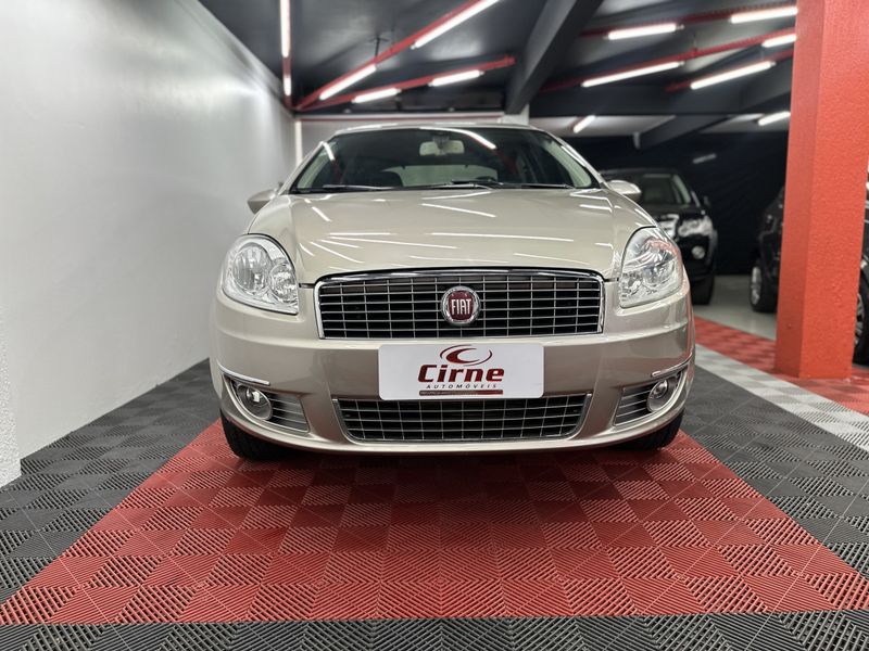 Fiat LINEA ABSOLUTE 1.9/1.8 Dualogic 2011/2012 CIRNE AUTOMÓVEIS SANTA MARIA / Carros no Vale