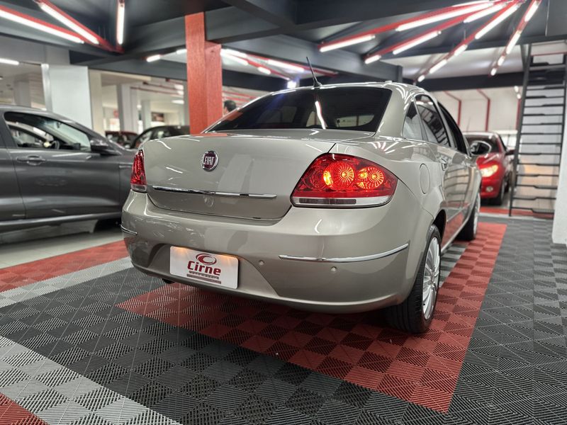 Fiat LINEA ABSOLUTE 1.9/1.8 Dualogic 2011/2012 CIRNE AUTOMÓVEIS SANTA MARIA / Carros no Vale