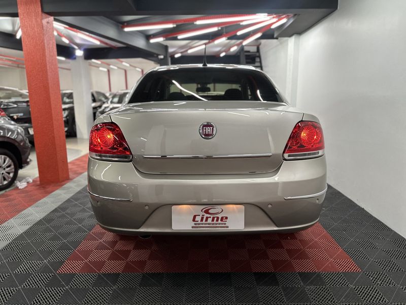 Fiat LINEA ABSOLUTE 1.9/1.8 Dualogic 2011/2012 CIRNE AUTOMÓVEIS SANTA MARIA / Carros no Vale