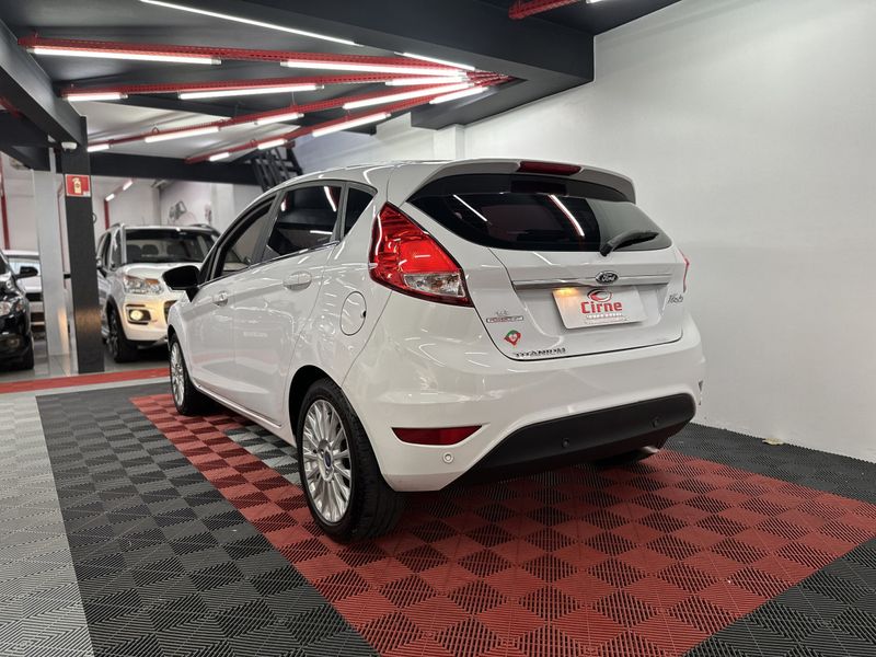 Ford Fiesta TIT./TIT.Plus 1.6 16V 2014/2014 CIRNE AUTOMÓVEIS SANTA MARIA / Carros no Vale