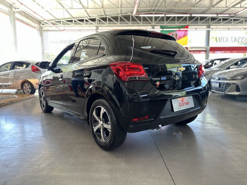 CHEVROLET ONIX HATCH LTZ 1.4 8V FlexPower Mec. 2018/2018 CIRNE AUTOMÓVEIS SANTA MARIA / Carros no Vale