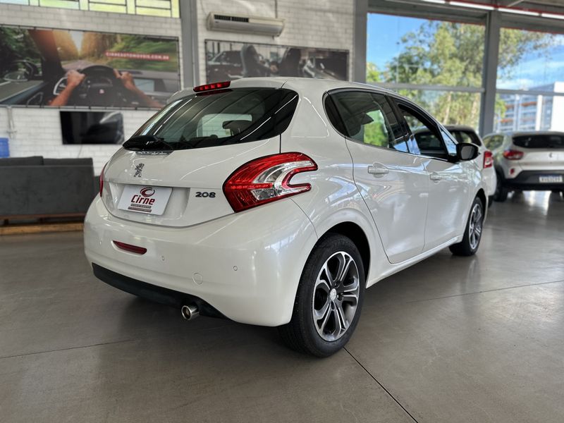 Peugeot 208 Griffe 1.6 16V 2013/2014 CIRNE AUTOMÓVEIS SANTA MARIA / Carros no Vale