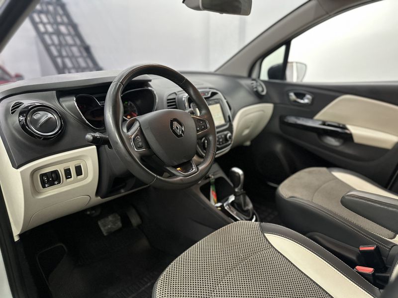 Renault CAPTUR Intense 1.6 16V 2017/2018 CIRNE AUTOMÓVEIS SANTA MARIA / Carros no Vale