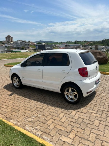 VOLKSWAGEN FOX 1.6 MI 8V TOTAL FLEX 2013/2014 NEURI VEÍCULOS LAJEADO / Carros no Vale