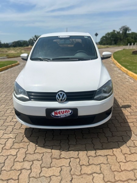 VOLKSWAGEN FOX 1.6 MI 8V TOTAL FLEX 2013/2014 NEURI VEÍCULOS LAJEADO / Carros no Vale