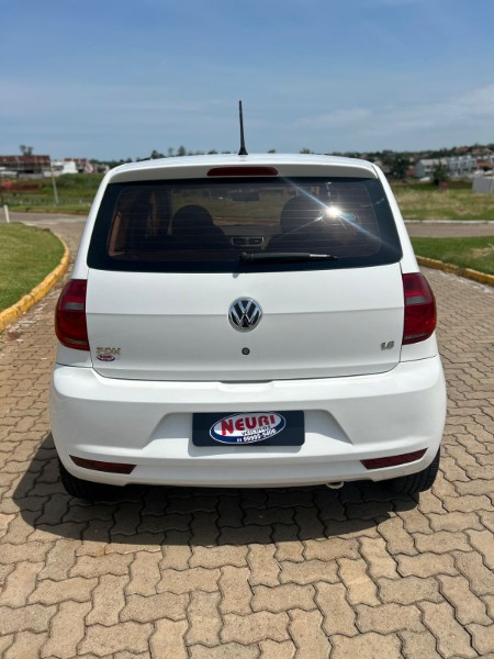 VOLKSWAGEN FOX 1.6 MI 8V TOTAL FLEX 2013/2014 NEURI VEÍCULOS LAJEADO / Carros no Vale