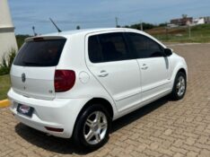 VOLKSWAGEN FOX 1.6 MI 8V TOTAL FLEX 2013/2014 NEURI VEÍCULOS LAJEADO / Carros no Vale