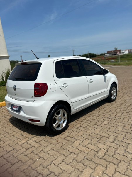 VOLKSWAGEN FOX 1.6 MI 8V TOTAL FLEX 2013/2014 NEURI VEÍCULOS LAJEADO / Carros no Vale