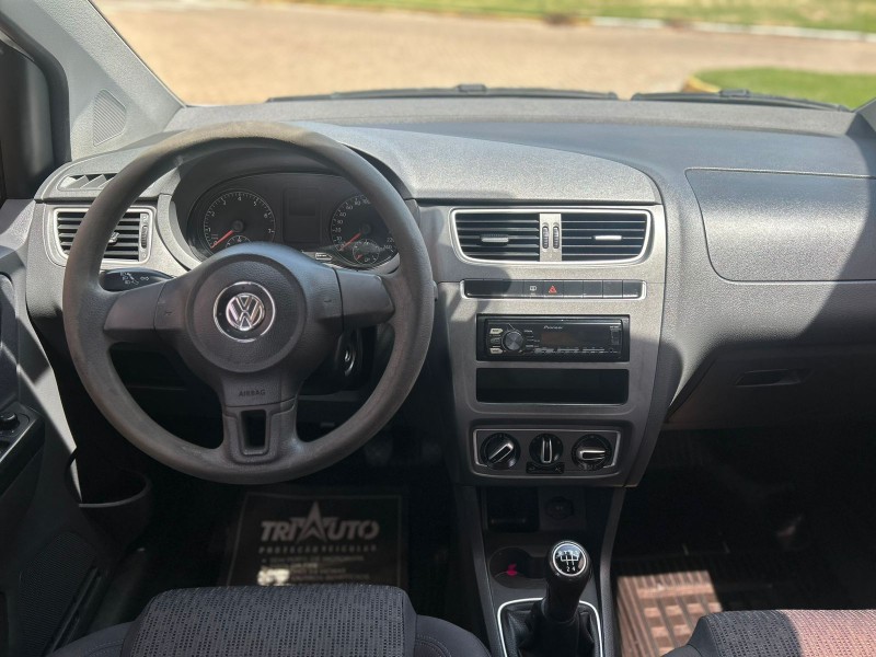 VOLKSWAGEN FOX 1.6 MI 8V TOTAL FLEX 2013/2014 NEURI VEÍCULOS LAJEADO / Carros no Vale