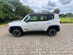 JEEP RENEGADE 2.0 16V TURBO DIESEL TRAILHAWK 4P 4X4 AUTOMÁTICO 2016/2016 ELY AUTOMÓVEIS LAJEADO / Carros no Vale