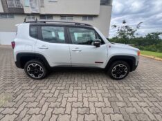 JEEP RENEGADE 2.0 16V TURBO DIESEL TRAILHAWK 4P 4X4 AUTOMÁTICO 2016/2016 ELY AUTOMÓVEIS LAJEADO / Carros no Vale