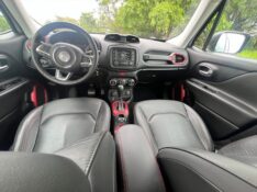 JEEP RENEGADE 2.0 16V TURBO DIESEL TRAILHAWK 4P 4X4 AUTOMÁTICO 2016/2016 ELY AUTOMÓVEIS LAJEADO / Carros no Vale