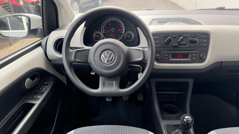 VOLKSWAGEN UP! TSI MOVE /2016 IDEAL VEÍCULOS LAJEADO / Carros no Vale