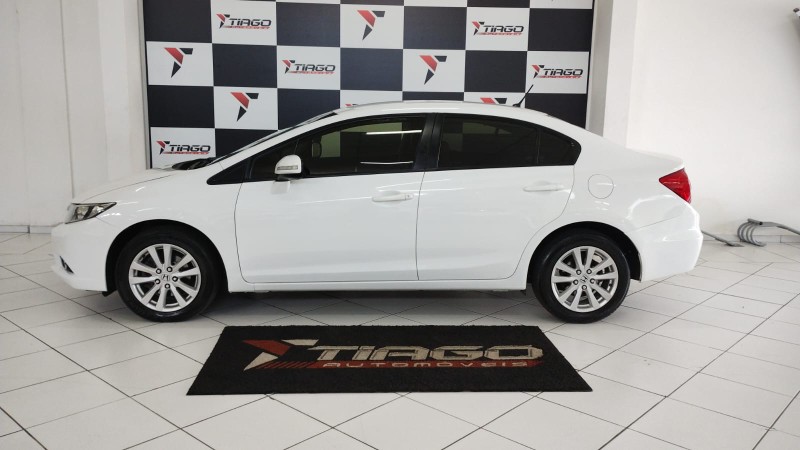 HONDA CIVIC 2.0 LXR 16V FLEX 4P AUTOMÁTICO 2014/2014 TIAGO AUTOMÓVEIS VENÂNCIO AIRES / Carros no Vale