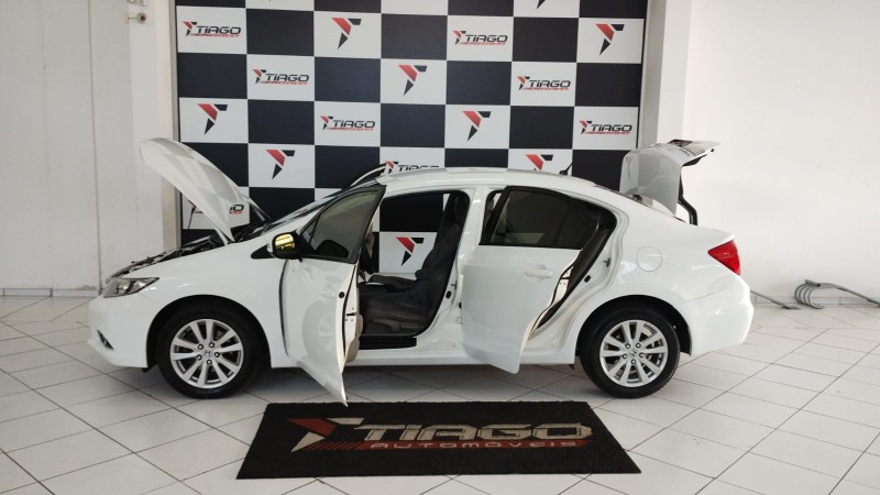 HONDA CIVIC 2.0 LXR 16V FLEX 4P AUTOMÁTICO 2014/2014 TIAGO AUTOMÓVEIS VENÂNCIO AIRES / Carros no Vale