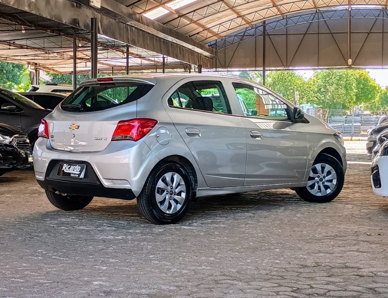 CHEVROLET ONIX HATCH LT 1.0 8V FLEXPOWER 5P MEC. 2016/2017 RICARDO VEÍCULOS TEUTÔNIA / Carros no Vale