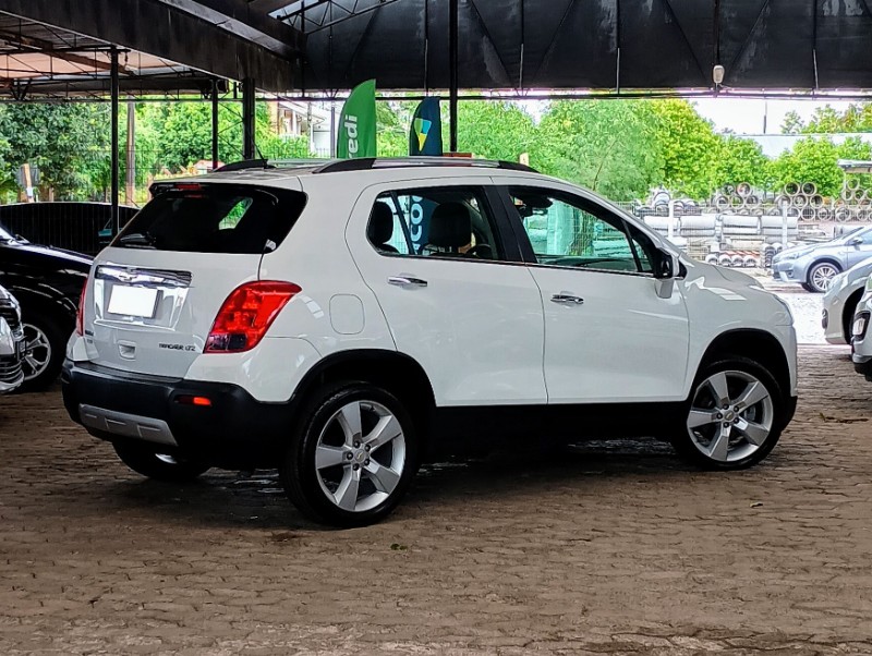 CHEVROLET TRACKER 1.8 LTZ 4X2 16V 2014 2013/2014 RICARDO VEÍCULOS TEUTÔNIA / Carros no Vale