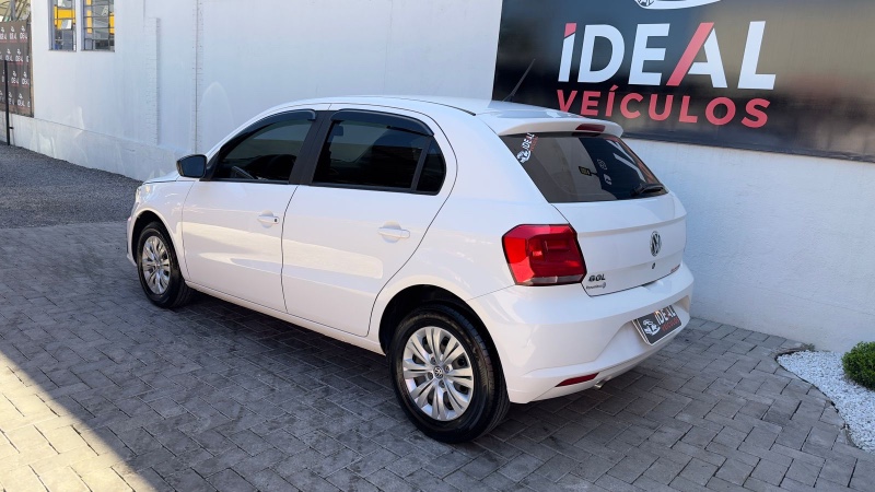 VOLKSWAGEN GOL TRENDLINE /2017 IDEAL VEÍCULOS LAJEADO / Carros no Vale