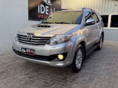 TOYOTA SW4 SRV 4X4 3.0 TURBO INTERCOOLER 16V /2015 IDEAL VEÍCULOS LAJEADO / Carros no Vale