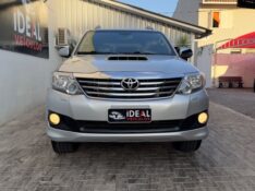 TOYOTA SW4 SRV 4X4 3.0 TURBO INTERCOOLER 16V /2015 IDEAL VEÍCULOS LAJEADO / Carros no Vale