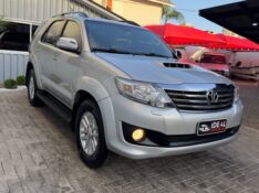 TOYOTA SW4 SRV 4X4 3.0 TURBO INTERCOOLER 16V /2015 IDEAL VEÍCULOS LAJEADO / Carros no Vale