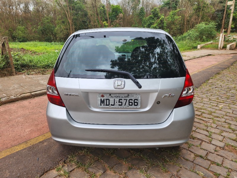 HONDA FIT 1.4 LX 16V FLEX 4P MANUAL 2005/2006 FERNANDO AUTOMÓVEIS | REVENDA DE CARROS ARROIO DO MEIO ARROIO DO MEIO / Carros no Vale