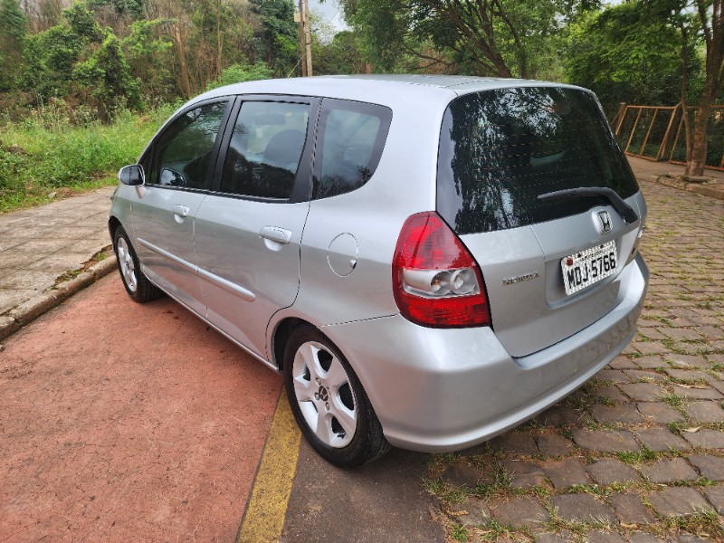 HONDA FIT 1.4 LX 16V FLEX 4P MANUAL 2005/2006 FERNANDO AUTOMÓVEIS | REVENDA DE CARROS ARROIO DO MEIO ARROIO DO MEIO / Carros no Vale