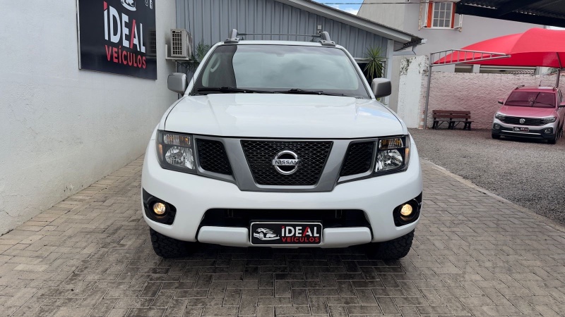 NISSAN FRONTIER 2.5 SV ATTACK 4X4 /2014 IDEAL VEÍCULOS LAJEADO / Carros no Vale