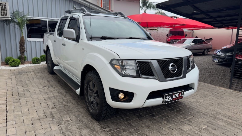 NISSAN FRONTIER 2.5 SV ATTACK 4X4 /2014 IDEAL VEÍCULOS LAJEADO / Carros no Vale