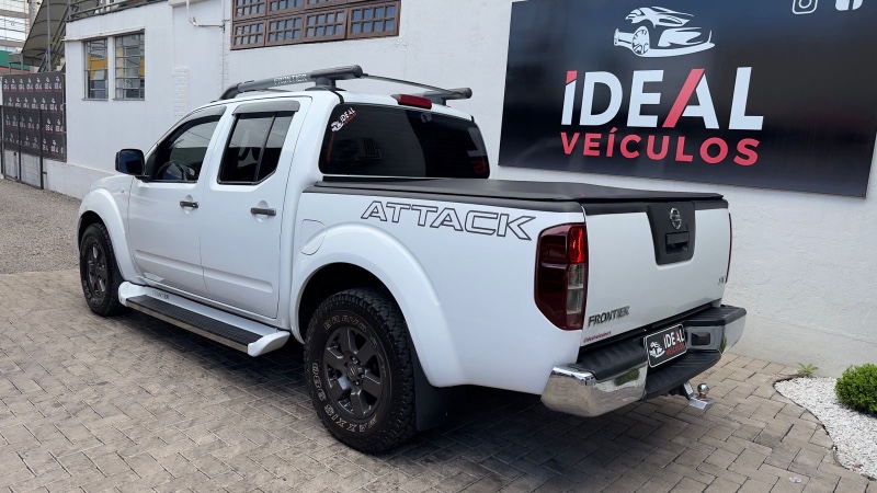 NISSAN FRONTIER 2.5 SV ATTACK 4X4 /2014 IDEAL VEÍCULOS LAJEADO / Carros no Vale