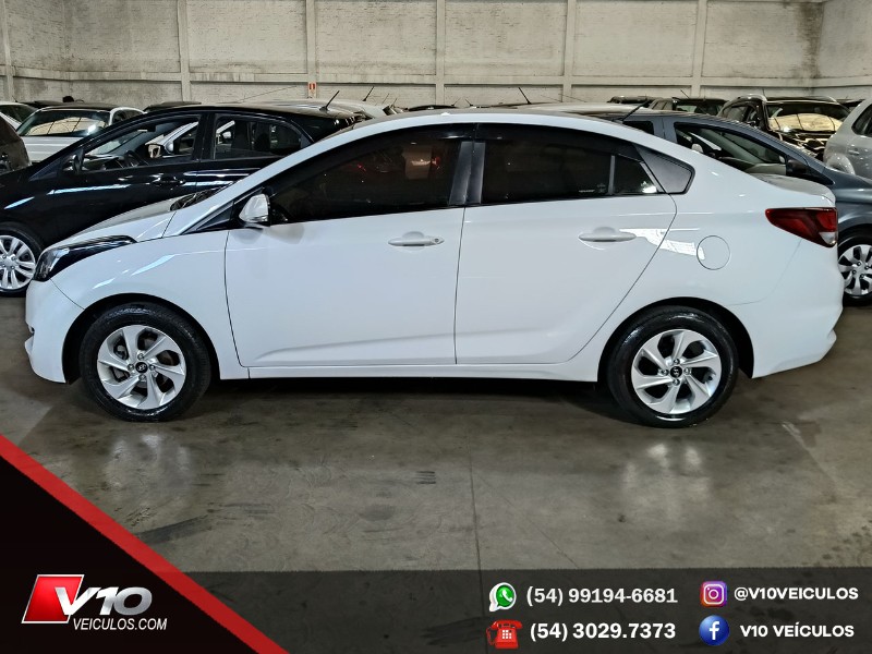 HYUNDAI HB20S 1.6 COMFORT PLUS 16V FLEX 4P MANUAL 2015/2016 V10 VEÍCULOS CAXIAS DO SUL / Carros no Vale