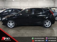 HYUNDAI I30 2.0 MPI 16V GASOLINA 4P MANUAL 2011/2012 V10 VEÍCULOS CAXIAS DO SUL / Carros no Vale