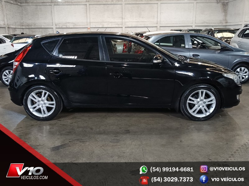 HYUNDAI I30 2.0 MPI 16V GASOLINA 4P MANUAL 2011/2012 V10 VEÍCULOS CAXIAS DO SUL / Carros no Vale