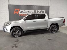 TOYOTA HILUX 2.8 SRX 4X4 CD 16V DIESEL 4P AUTOMÁTICO 2017/2017 ROSAUTO VEÍCULOS VENÂNCIO AIRES / Carros no Vale