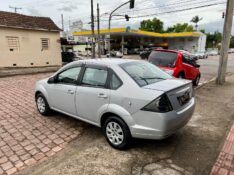 FORD FIESTA SEDAN SE 1.6 8V 2013/2014 AR MULTIMARCAS VENÂNCIO AIRES / Carros no Vale