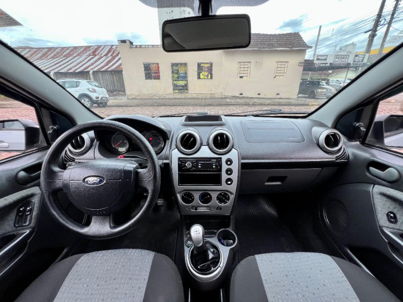 FORD FIESTA SEDAN SE 1.6 8V 2013/2014 AR MULTIMARCAS VENÂNCIO AIRES / Carros no Vale