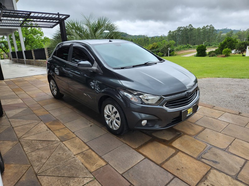 CHEVROLET ONIX LT 1.4 2016/2017 TS VEÍCULOS ANTA GORDA / Carros no Vale