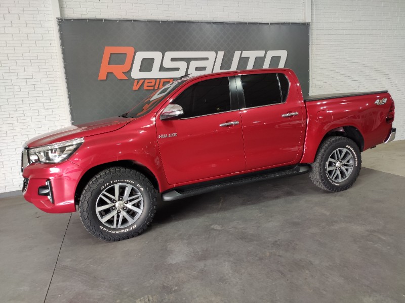 TOYOTA HILUX 2.8 SRX 4X4 CD 16V DIESEL 4P AUTOMÁTICO 2016/2016 ROSAUTO VEÍCULOS VENÂNCIO AIRES / Carros no Vale