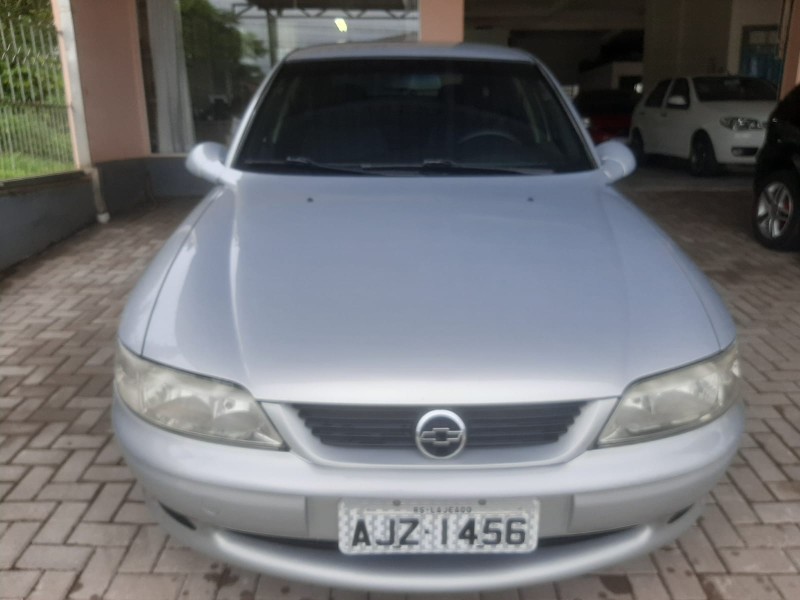 CHEVROLET VECTRA 2.2 GL 8V /2001 RENAUTO VEÍCULOS LAJEADO / Carros no Vale