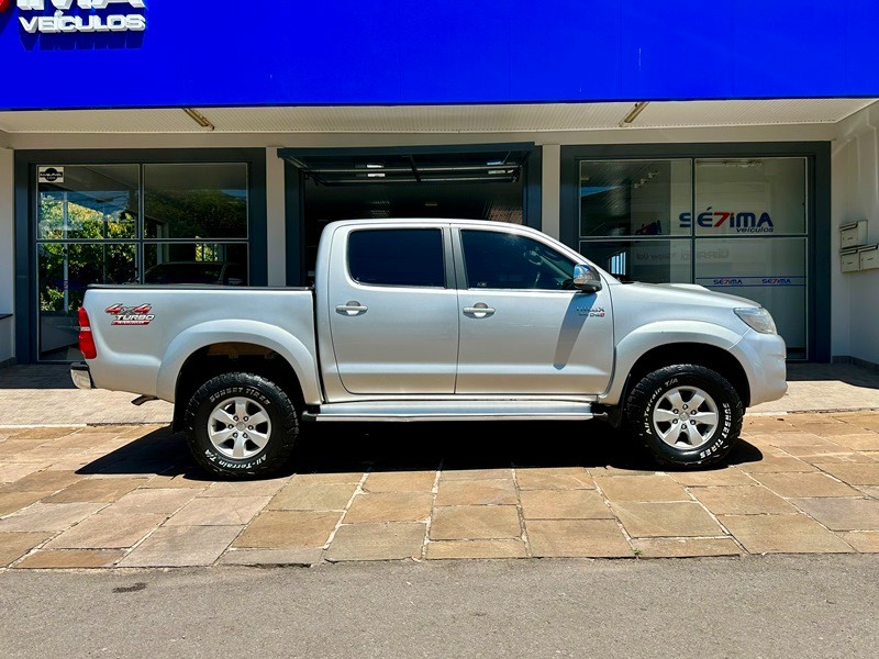 TOYOTA HILUX SRV 3.0 4X4 2013/2013 SÉTIMA VEÍCULOS GUAPORÉ / Carros no Vale