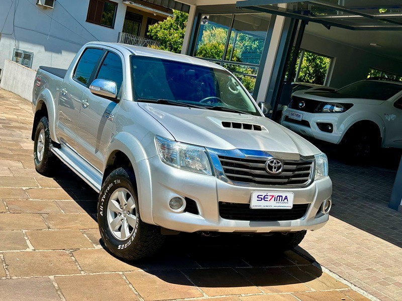 TOYOTA HILUX SRV 3.0 4X4 2013/2013 SÉTIMA VEÍCULOS GUAPORÉ / Carros no Vale