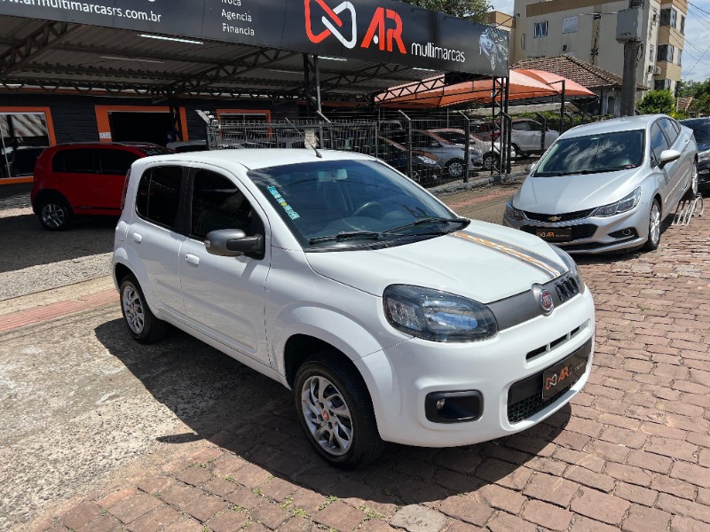 FIAT UNO EVOLUTION 1.4 8V FLEX 2014/2015 AR MULTIMARCAS VENÂNCIO AIRES / Carros no Vale