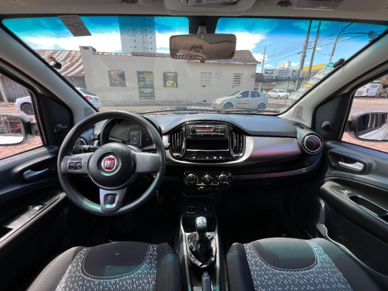 FIAT UNO EVOLUTION 1.4 8V FLEX 2014/2015 AR MULTIMARCAS VENÂNCIO AIRES / Carros no Vale