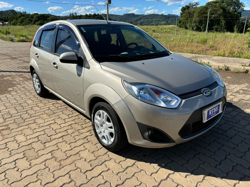 FORD FIESTA SE /2014 RT 811 VEÍCULOS ARROIO DO MEIO / Carros no Vale