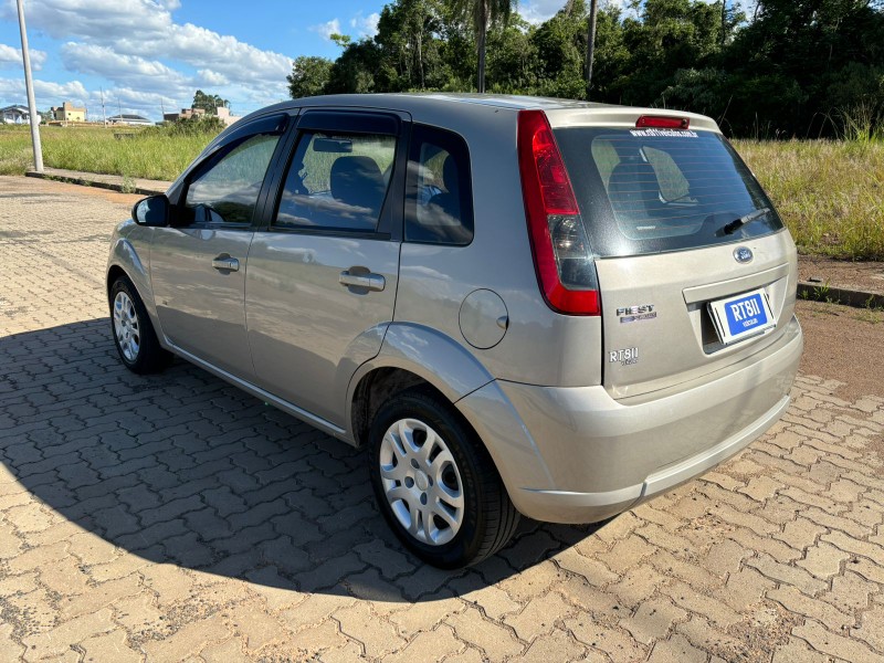 FORD FIESTA SE /2014 RT 811 VEÍCULOS ARROIO DO MEIO / Carros no Vale