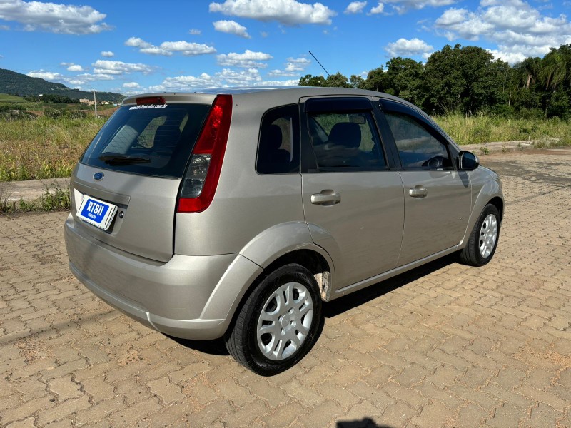 FORD FIESTA SE /2014 RT 811 VEÍCULOS ARROIO DO MEIO / Carros no Vale