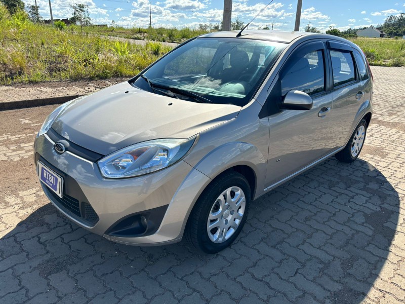 FORD FIESTA SE /2014 RT 811 VEÍCULOS ARROIO DO MEIO / Carros no Vale