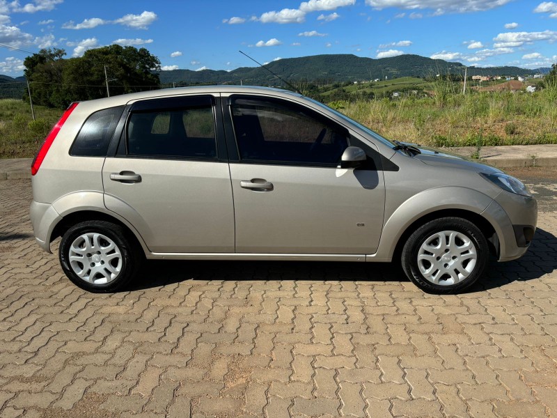 FORD FIESTA SE /2014 RT 811 VEÍCULOS ARROIO DO MEIO / Carros no Vale