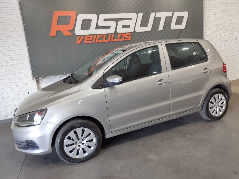 VOLKSWAGEN FOX TRENDLINE 1.0 2015/2015 ROSAUTO VEÍCULOS VENÂNCIO AIRES / Carros no Vale