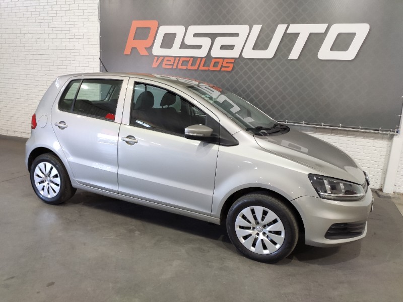 VOLKSWAGEN FOX TRENDLINE 1.0 2015/2015 ROSAUTO VEÍCULOS VENÂNCIO AIRES / Carros no Vale